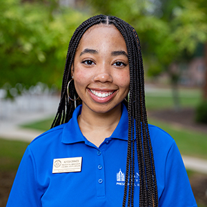 Alyssa Drakes Portrait Photo
